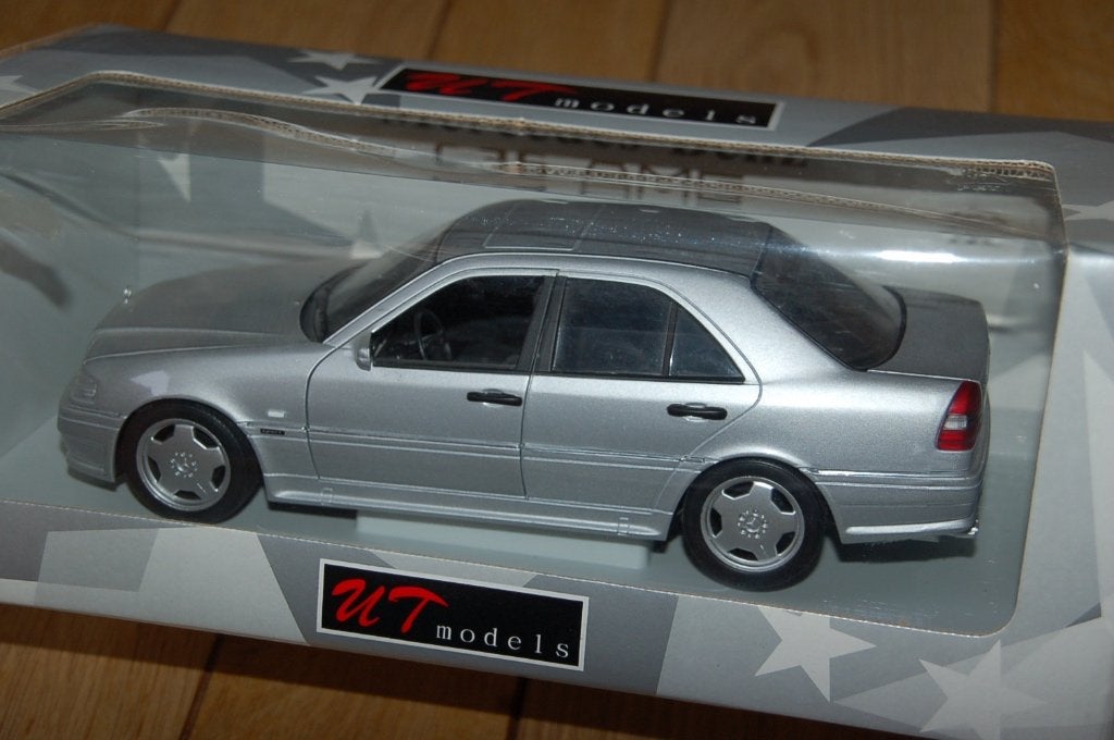 1:18 MERCEDES C36 AMG silver 1997 UT models WRH, Hobby en Vrije tijd, Verzenden, Zo goed als nieuw, Auto, UT Models