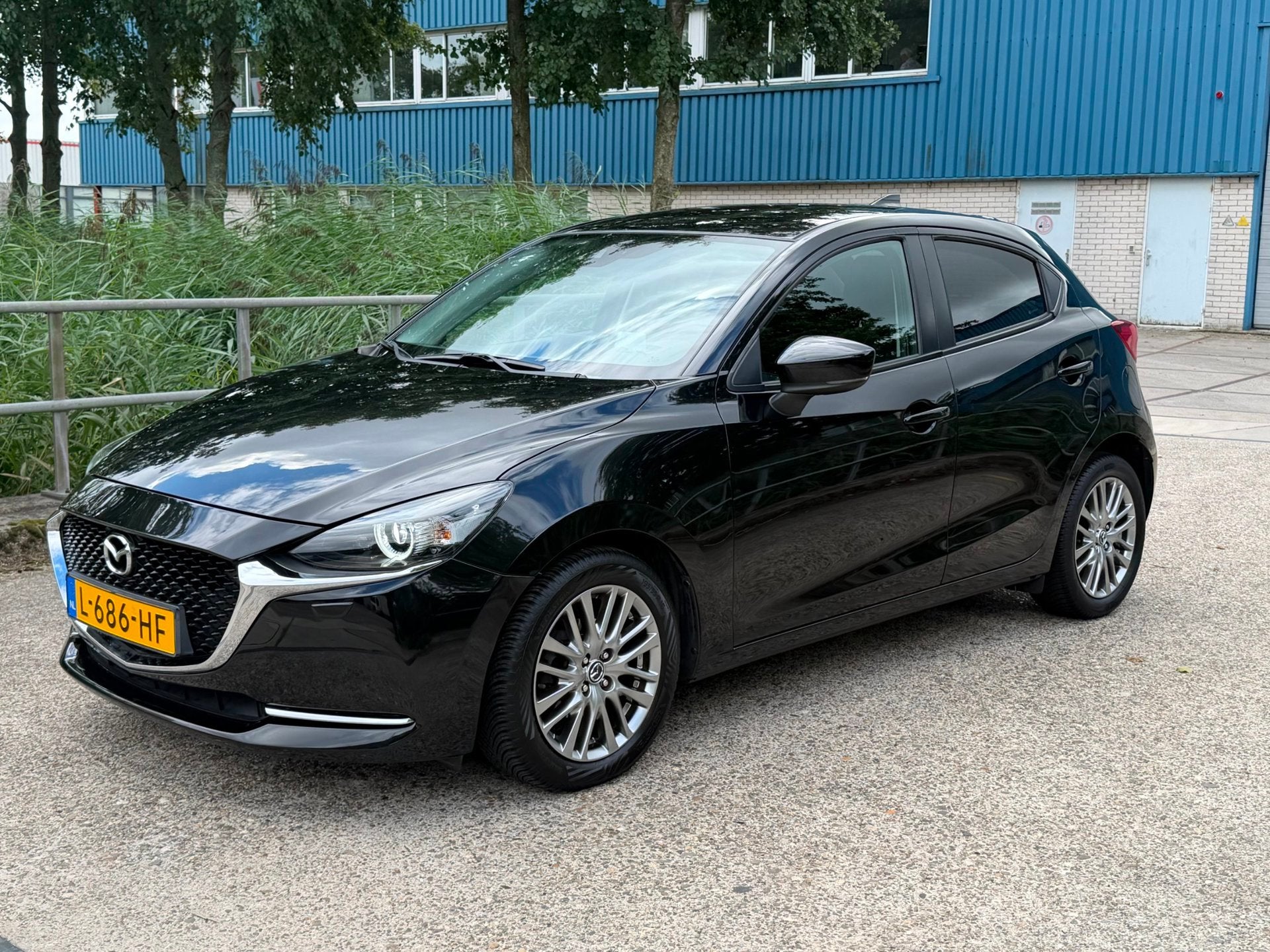 Mazda 2 1.5 Skyactiv-G Luxury Facelift! Navi! Camera! LED! A, Auto's, Voorwielaandrijving, Dealer onderhouden, Euro 6, 4 cilinders