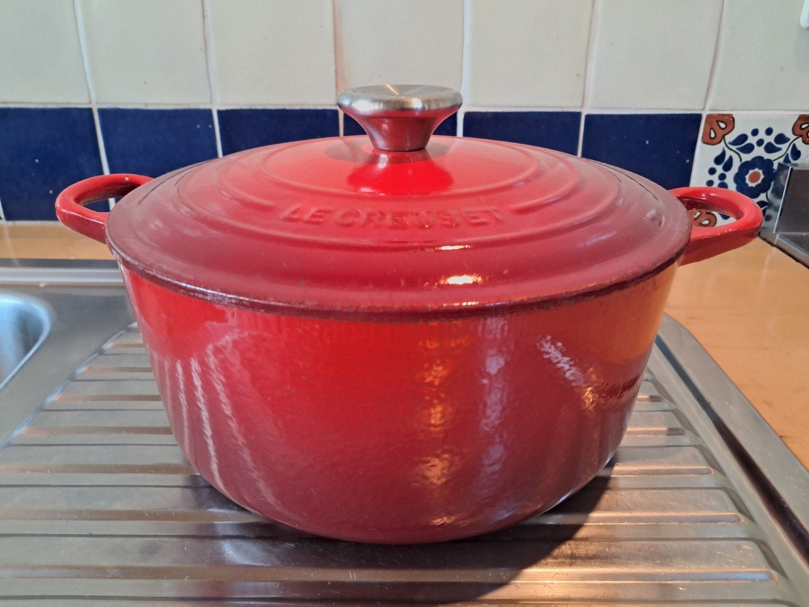 LE CREUSET braadpan kookpan kersenrood gietijzer 24 cm igs, Ophalen, Gebruikt, Gietijzer, Keramische plaat