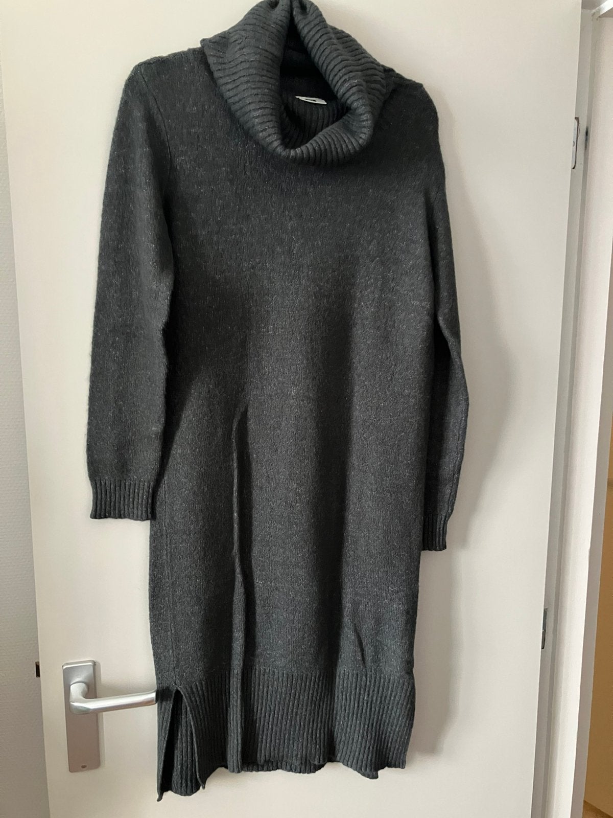 Nieuw/lange donkergrijze gebreide trui/ Pep-M, Kleding | Dames, Jurken, Maat 38/40 (M), Nieuw, Ophalen of Verzenden, Grijs