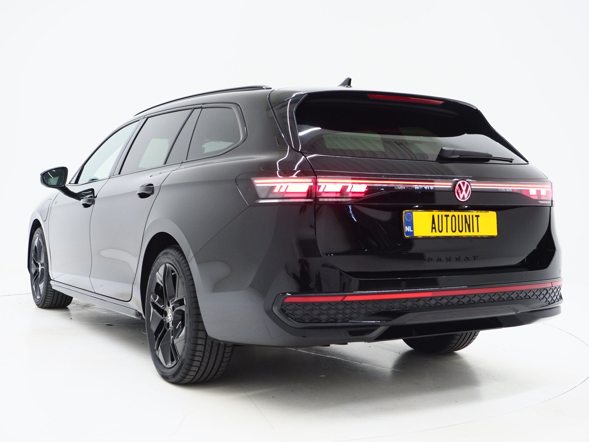 Volkswagen Passat Variant 1.5 eHybrid R-Line Edition | 5 Jaa, Zwart, Leder en Stof, Zwart, Plug-in hybride