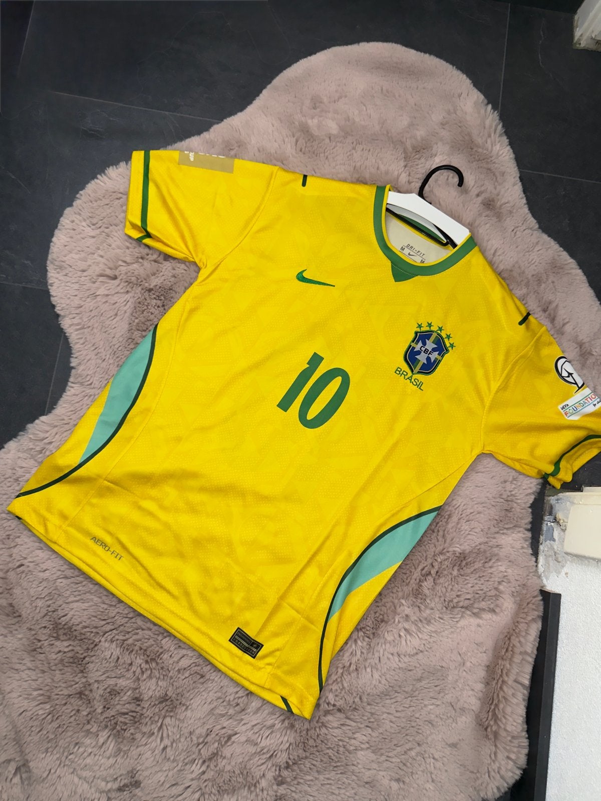 Neymar Jr Brazilië WK T-shirt - Nieuw, Kleding | Heren, Sportkleding, Maat 48/50 (M), Geel, Nieuw, Ophalen of Verzenden