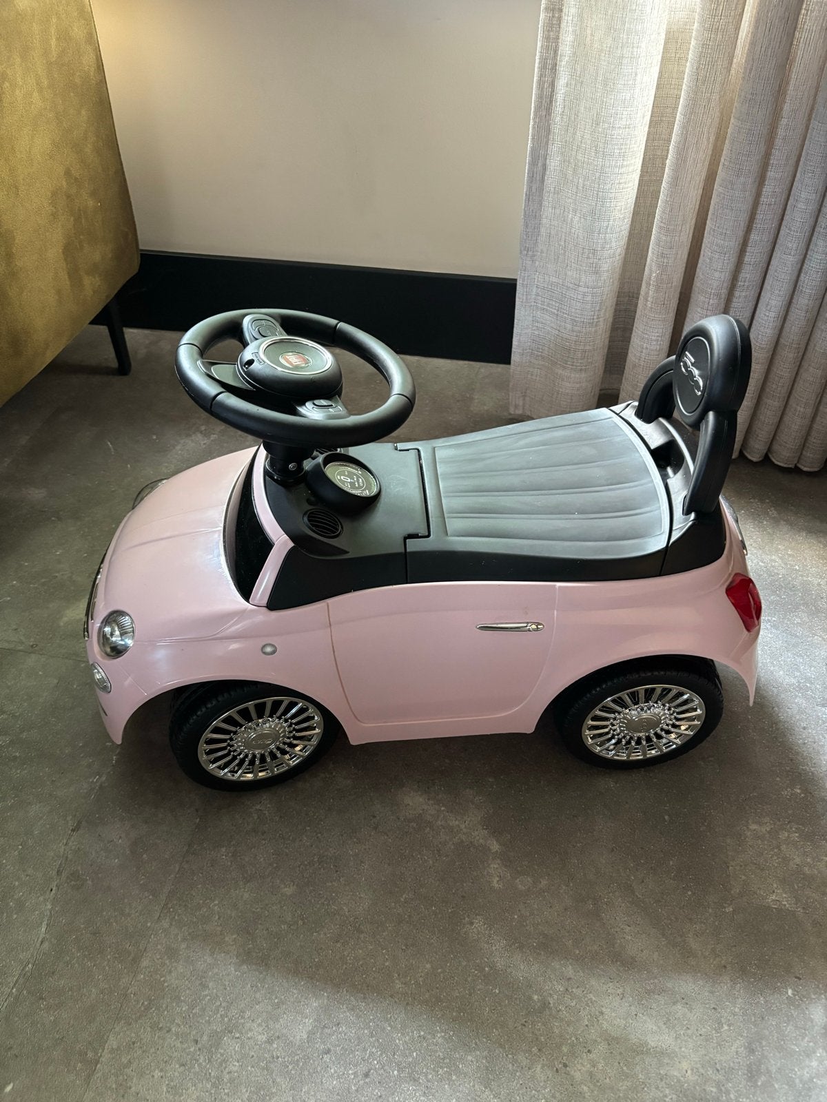 Roze Fiat 500 loopauto voor kinderen, Ophalen, Gebruikt, Loopvoertuig