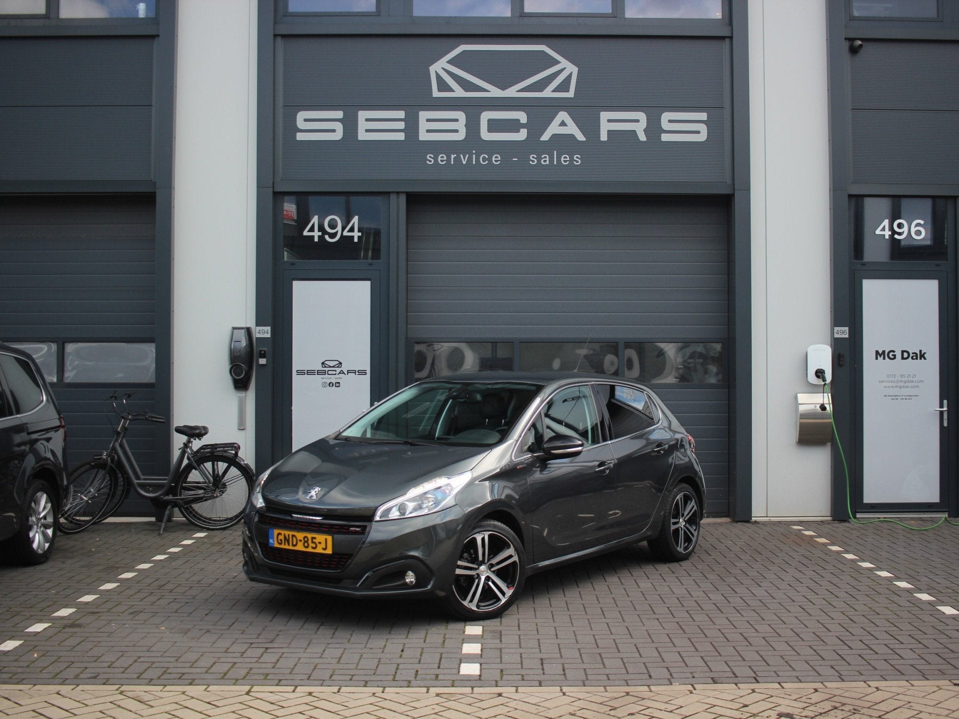Peugeot 208 1.2 PureTech GT-line CARPLAY, LAGE KM, NW DISTRI, Voorwielaandrijving, Gebruikt, Met garantie (alle), Leder en Stof