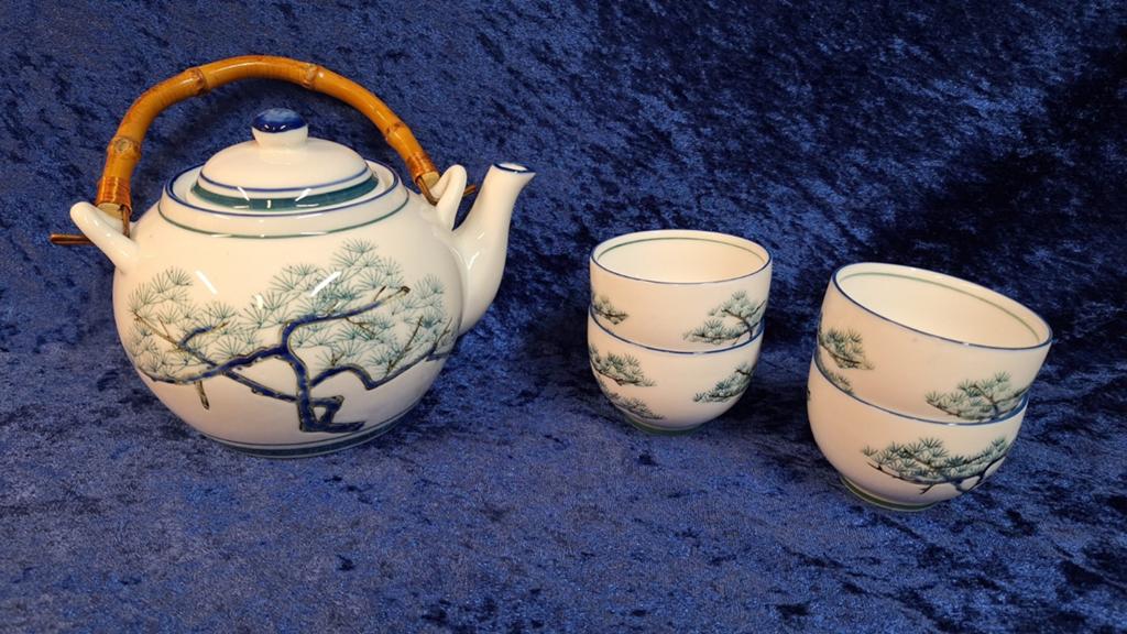 Theepot met 4 kommen Chinees of Japans, Huis en Inrichting, Keuken | Servies, Ophalen of Verzenden, Zo goed als nieuw, Kom(men)