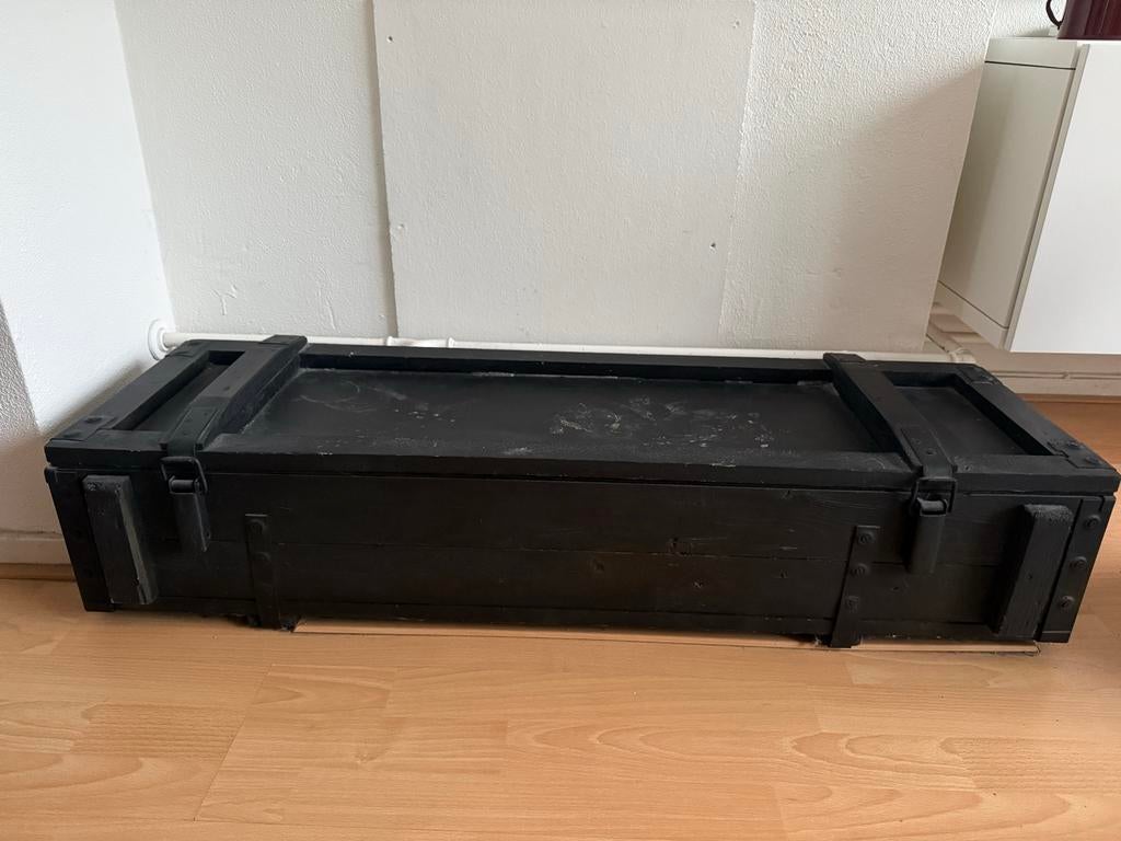 Zwarte legerkist met opbergruimte, Huis en Inrichting, Woonaccessoires | Kisten, Ophalen, Gebruikt, Overige houtsoorten, 100 tot 150 cm