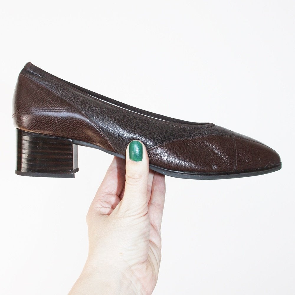 Leren Helioform Elegance Pumps - s17 (Maat 8J/42) € 40,-, Kleding | Dames, Schoenen, Pumps, Bruin, Nieuw, Ophalen of Verzenden