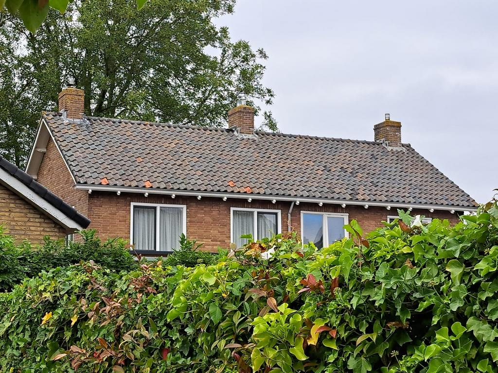 O.V.H dakpannen, gevelpannen en nokvorsten GRATIS, Doe-het-zelf en Verbouw, Dakpannen en Dakbedekking, Ophalen, Steen of Klei