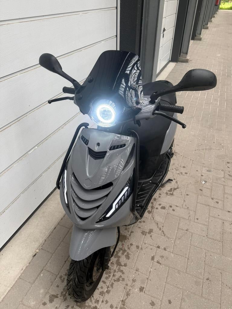 Piaggio Zip 2017 80cc pakket angel eye kosso teller, Fietsen en Brommers, Scooters | Piaggio, Ophalen of Verzenden, Zo goed als nieuw