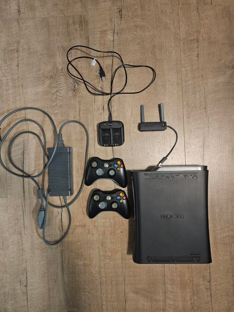 Xbox 360 console met 2 controllers en accessoires, Ophalen, Gebruikt, Met 2 controllers