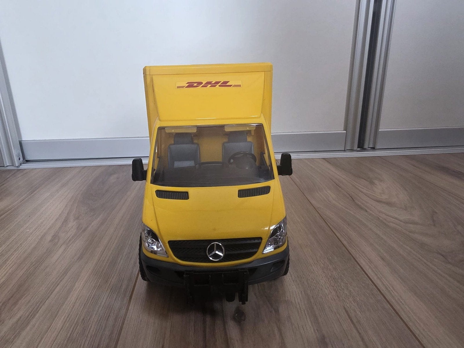 Bruder DHL Mercedes-Benz Sprinter met accessoires, Ophalen, Gebruikt