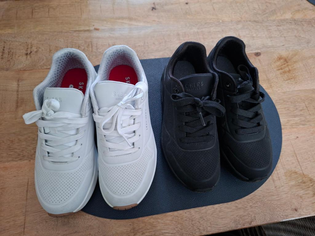 Sketchers wit maat 36 en zwart maat 35., Jongen of Meisje, Schoenen, Zo goed als nieuw, Skechers