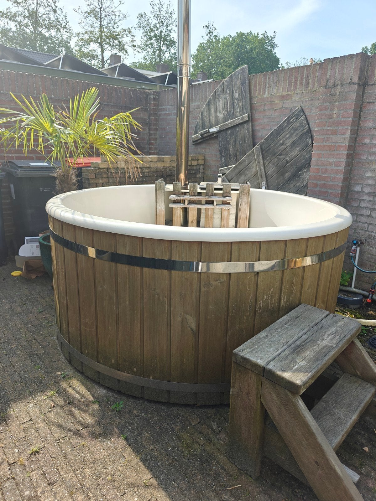 Hottub met interne kachel, Ophalen, Gebruikt, Trap, Vast