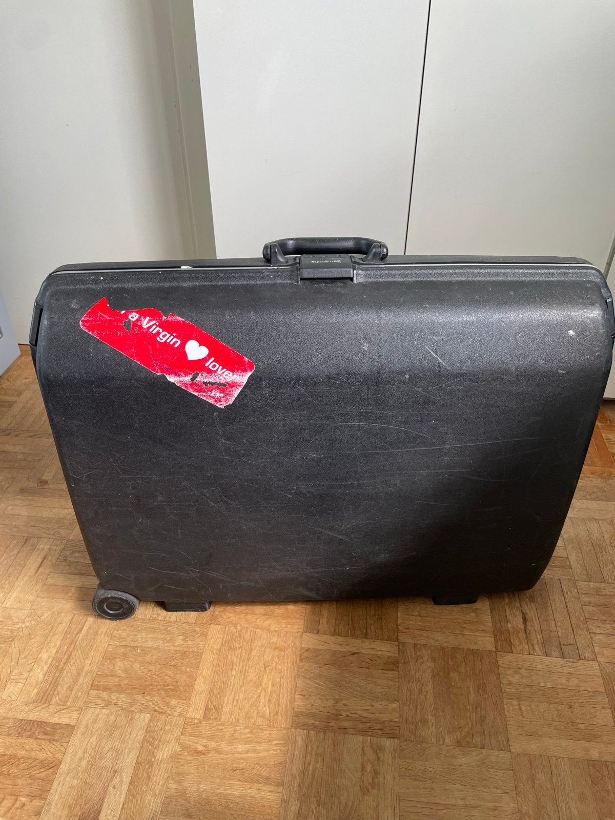 Zwarte koffer met lichte beschadigingen, Sieraden, Tassen en Uiterlijk, Ophalen, Gebruikt, Hard kunststof, Slot