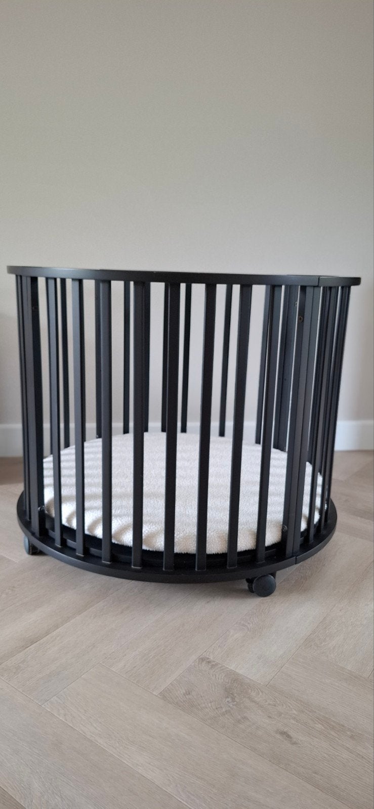Europe baby circa box, Kinderen en Baby's, Ophalen, Gebruikt, Rond, Wieltjes