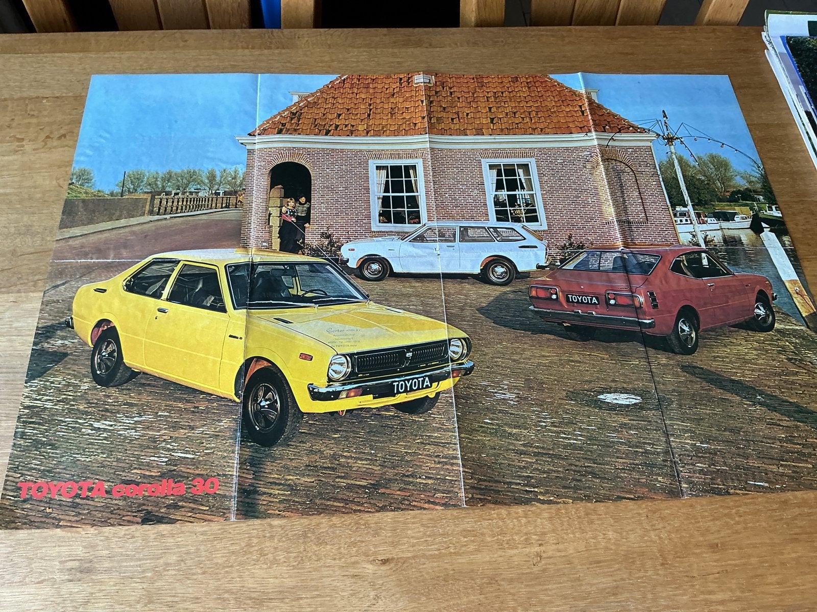Toyota Corolla 30 poster uit 1976 85x57 cm, Ophalen of Verzenden, Zo goed als nieuw, Toyota