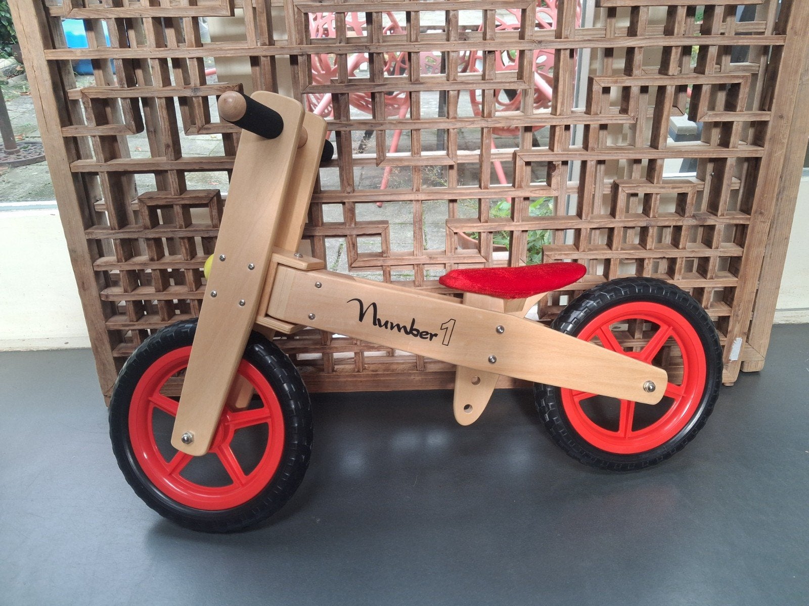 Houten loopfiets 'Number 1' met rode accenten, Fietsen en Brommers, Ophalen of Verzenden, Nieuw, 16 tot 20 inch, Number 1