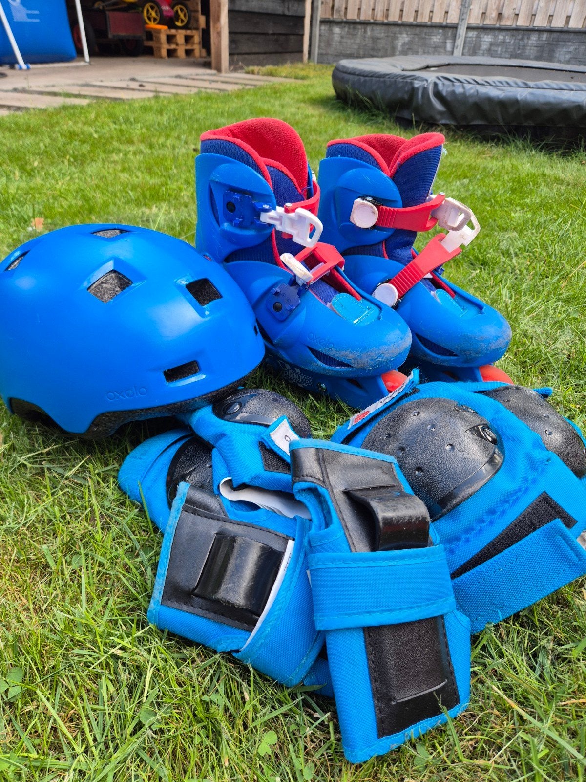 Oxelo rolschaatsen set maat 30-32 met helm en beschermers, Kinderen en Baby's, Speelgoed | Buiten | Rolschaatsen, Ophalen, Verstelbaar