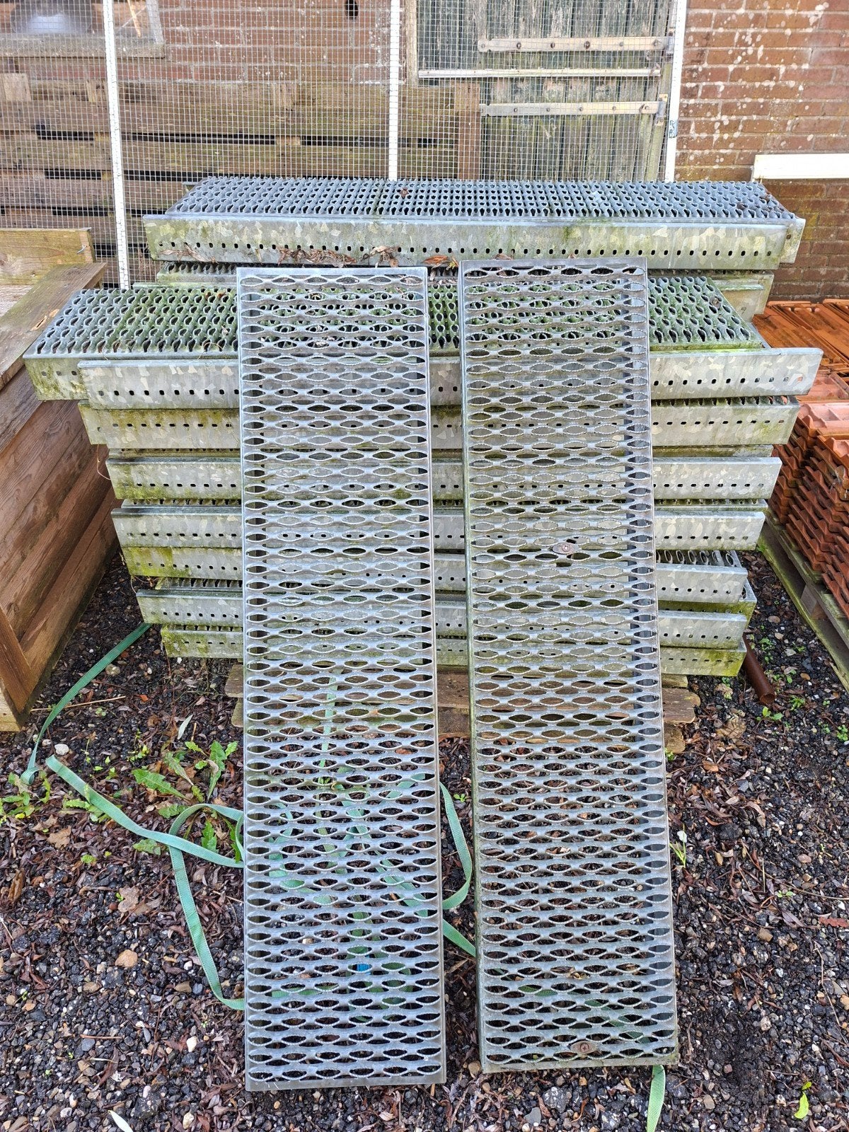 stalen planken, Ophalen