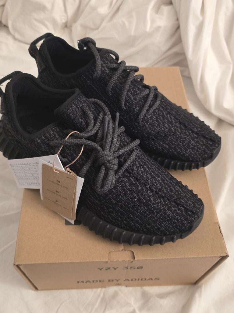 Yeezy Boost 350 Pirate Black OG BB5350 maat 41 1/3, Zwart, Nieuw, Ophalen of Verzenden, Sneakers of Gympen