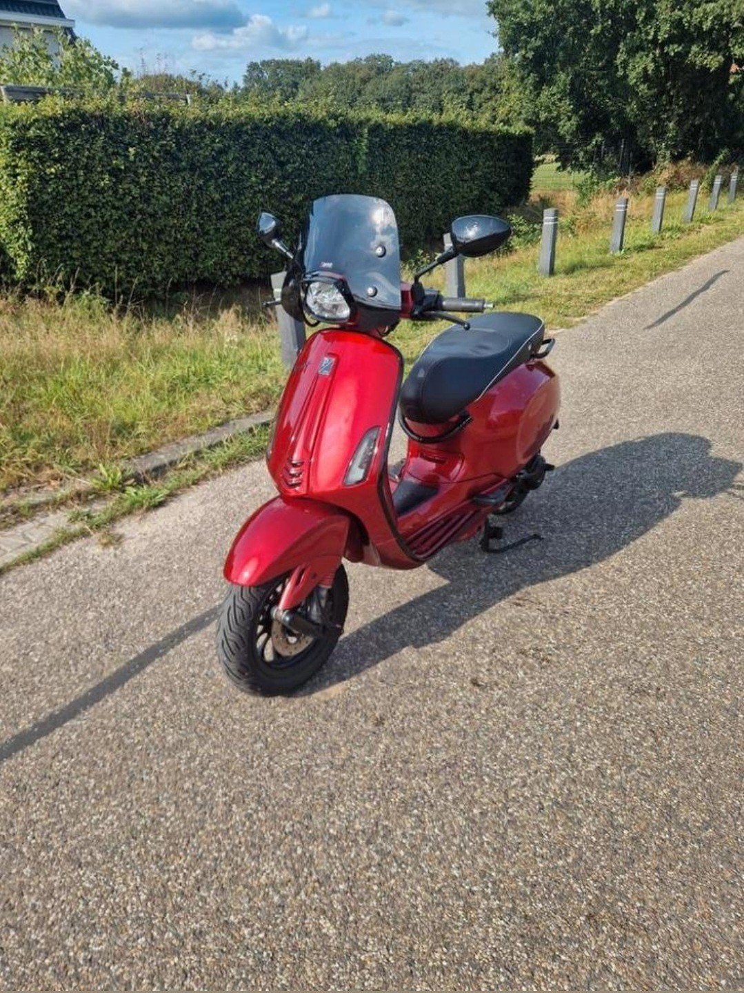 Vespa Sprint - candy red, Ophalen, Overige modellen, Maximaal 45 km/u, Zo goed als nieuw