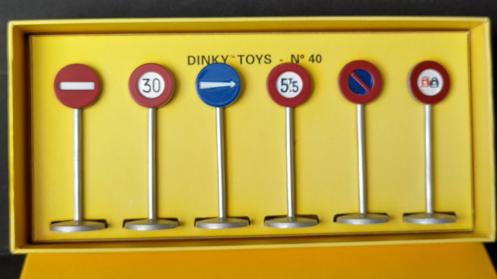 verkeerd borden set 1:43 Dinky Toys Atlas Pol, Hobby en Vrije tijd, Auto, Verzenden, ., Nieuw