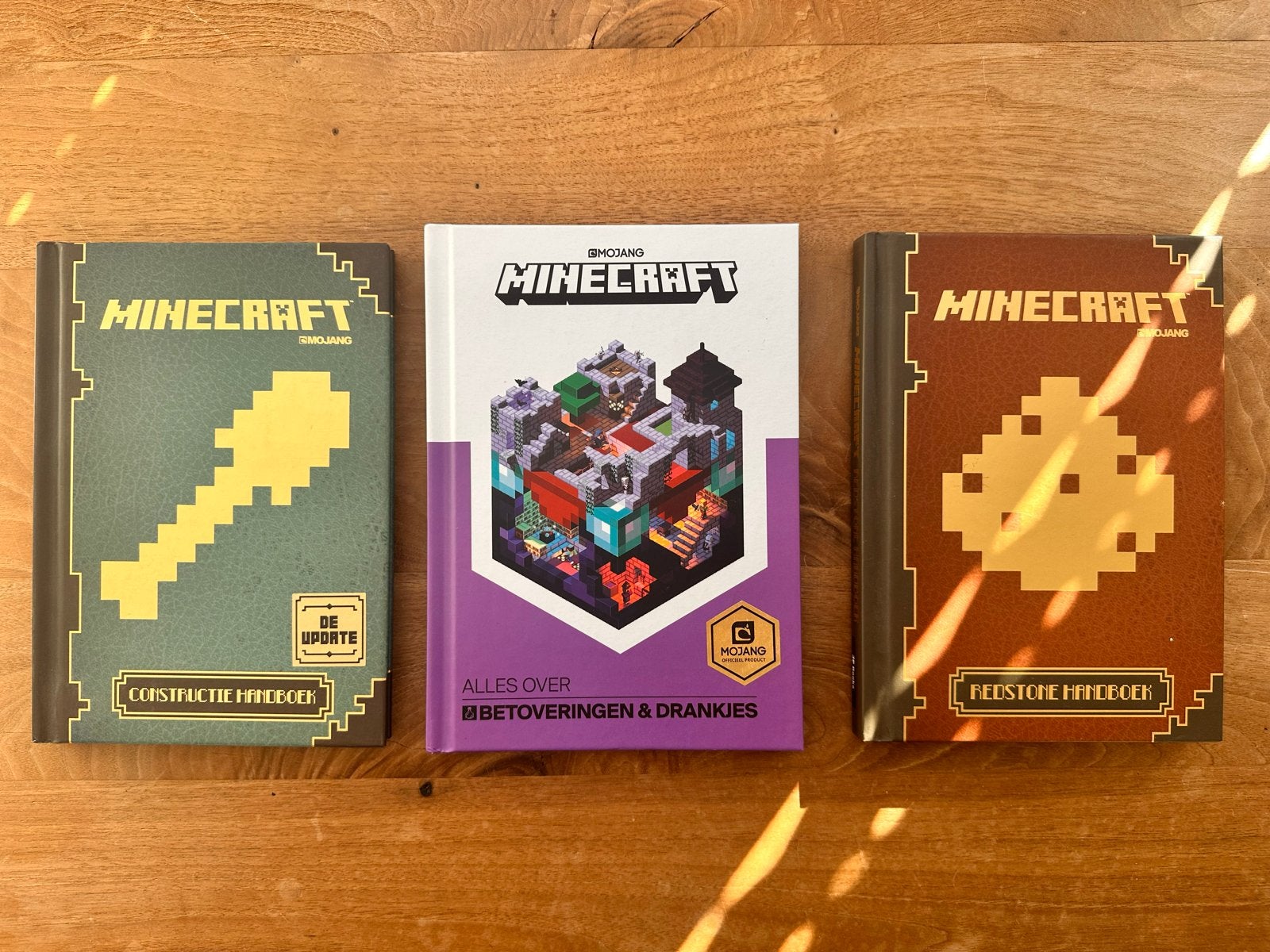 Minecraft Handboeken Set: Constructie, Betoveringen & Redsto, Ophalen of Verzenden, Zo goed als nieuw, Non-fictie
