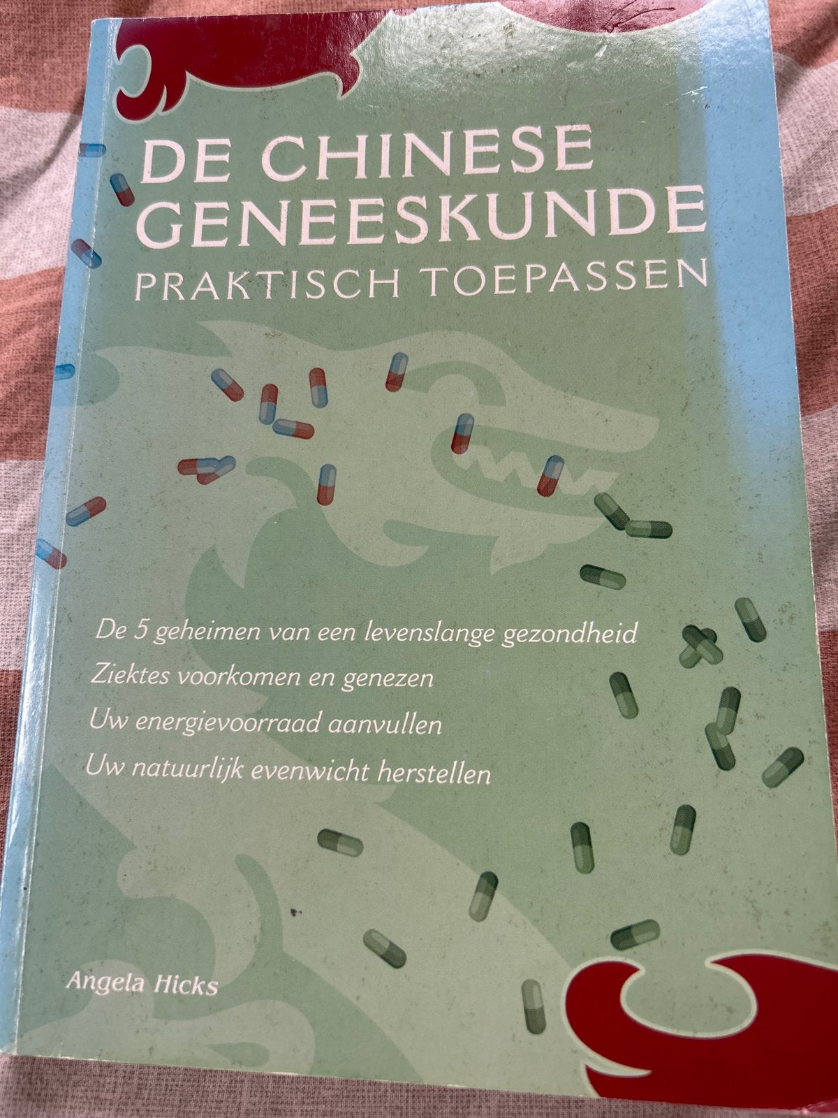 De Chinese Geneeskunde: Praktisch Toepassen - Angela Hicks, Boeken, Ophalen of Verzenden, Gelezen, Kruiden en Alternatief