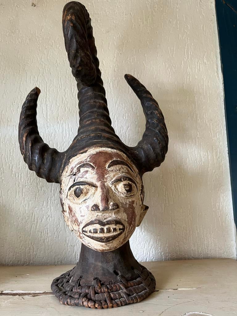 Verzameling Afrikaanse kunst: maskers, staven, speer, bekers, Antiek en Kunst, Ophalen