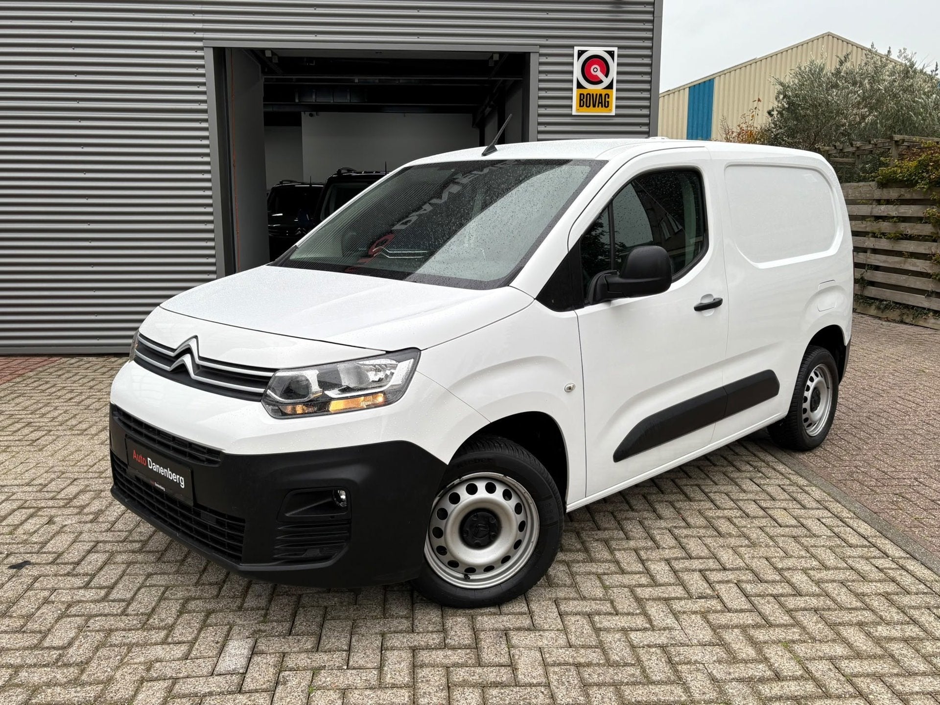 Citroen Berlingo 1.2 PureTech BENZINE APK GARANTIE, Auto's, Voorwielaandrijving, Zwart, 1199 cc, Citroën