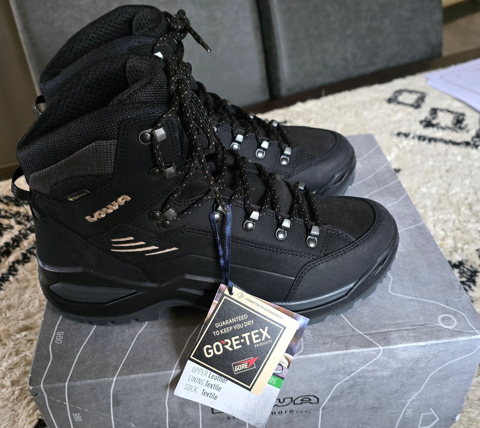 Nieuwe Lowa Renegade 41,5 / 7,5, Kleding | Heren, Schoenen, Ophalen of Verzenden, Nieuw, Zwart