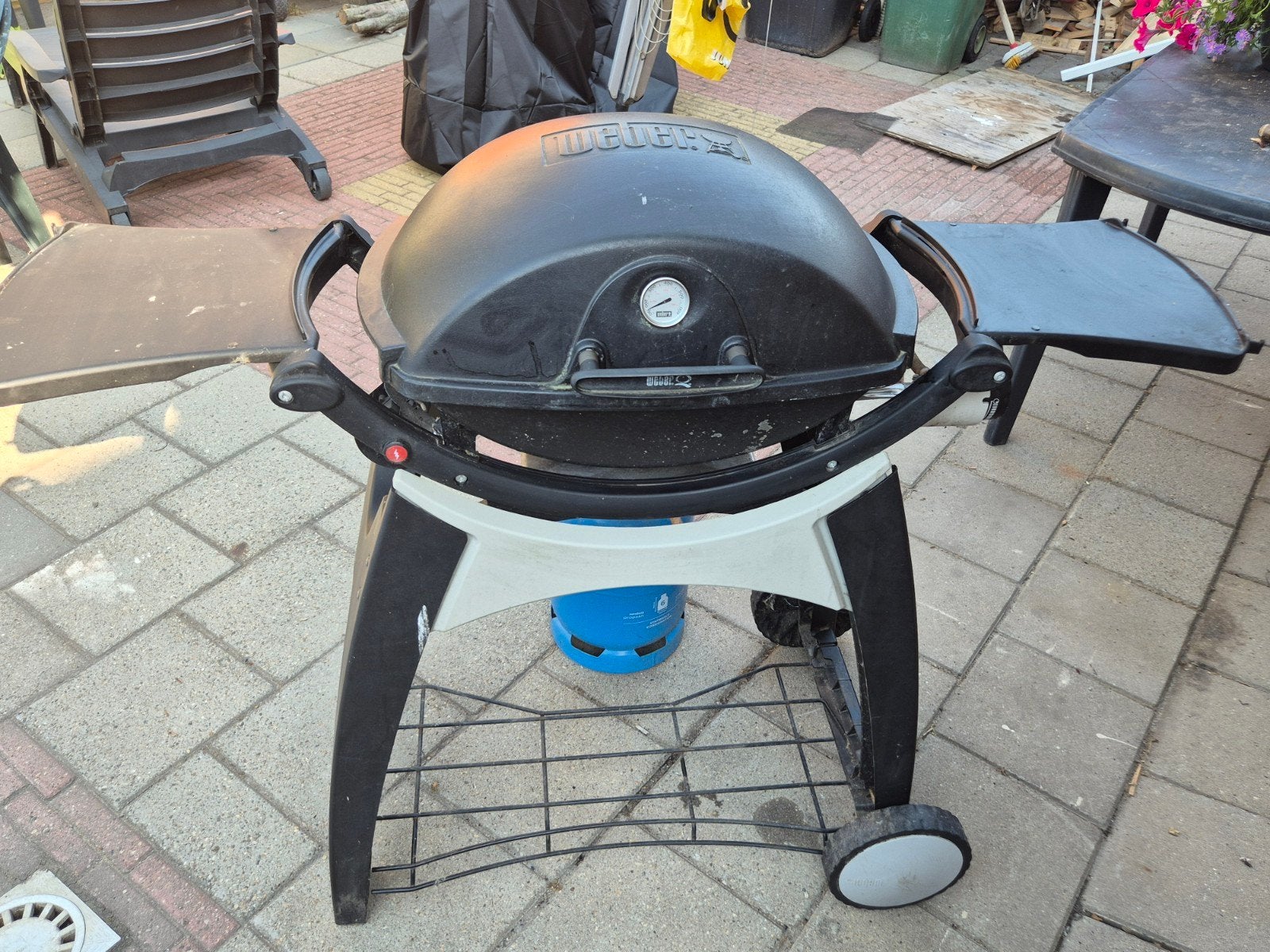 Weber gasbarbecue met onderstel en gas bus, Ophalen, Gebruikt, Weber