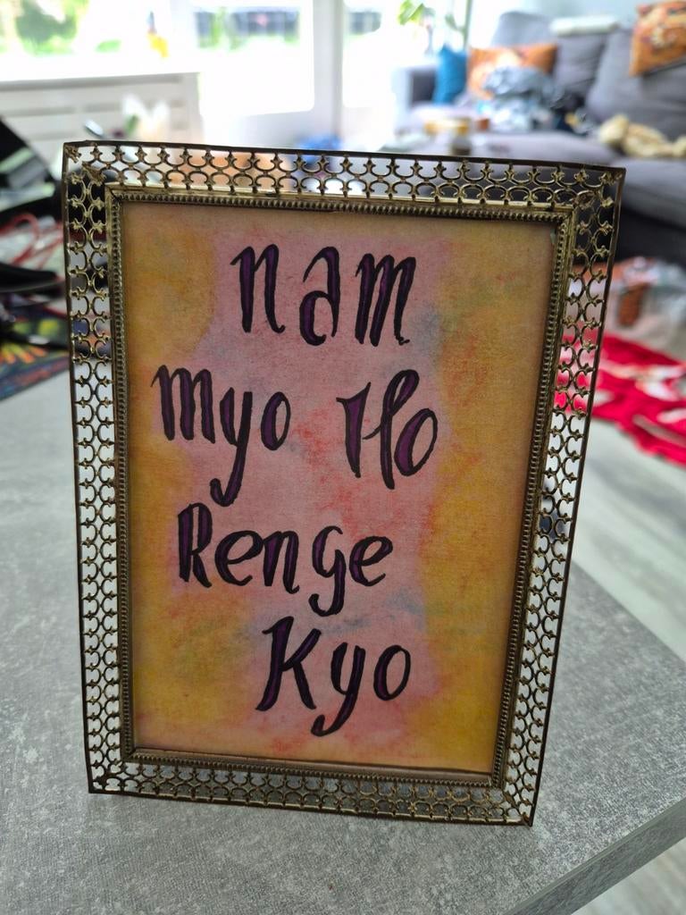 Vintage fotolijstje met Boeddhistische mantra, Minder dan 50 cm, Gebruikt, Metaal of Aluminium, Ophalen of Verzenden