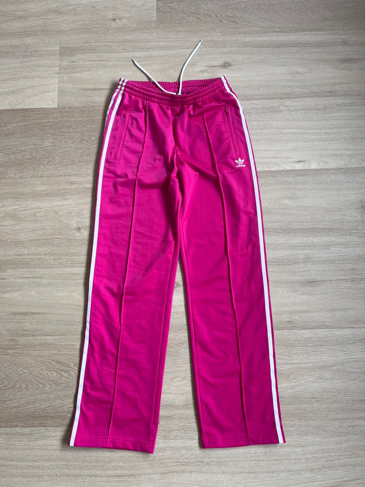 Vintage adidas sportbroek wide fit fuchsia roze maat M, Kleding | Dames, Maat 38/40 (M), Overige typen, Ophalen of Verzenden, Zo goed als nieuw