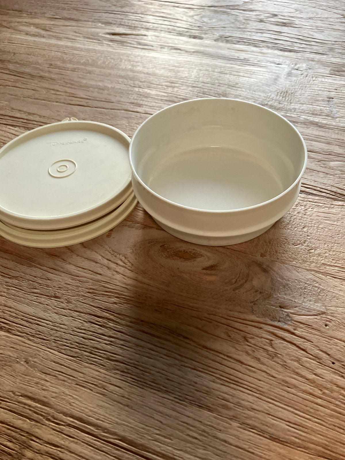 Tupperware bakje met deksel - Crème, Ophalen of Verzenden, Gebruikt, Crème, Bak of Kom