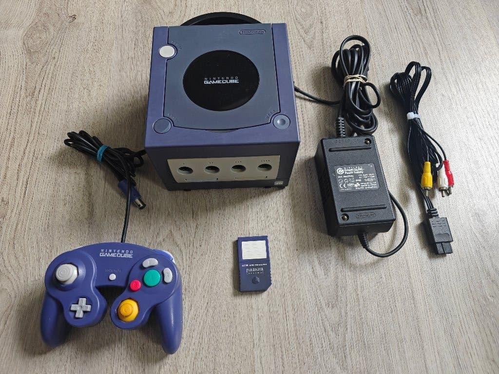 Nintendo Gamecube, Spelcomputers en Games, Spelcomputers | Nintendo GameCube, Paars, Ophalen of Verzenden, Zo goed als nieuw, Met geheugenkaart