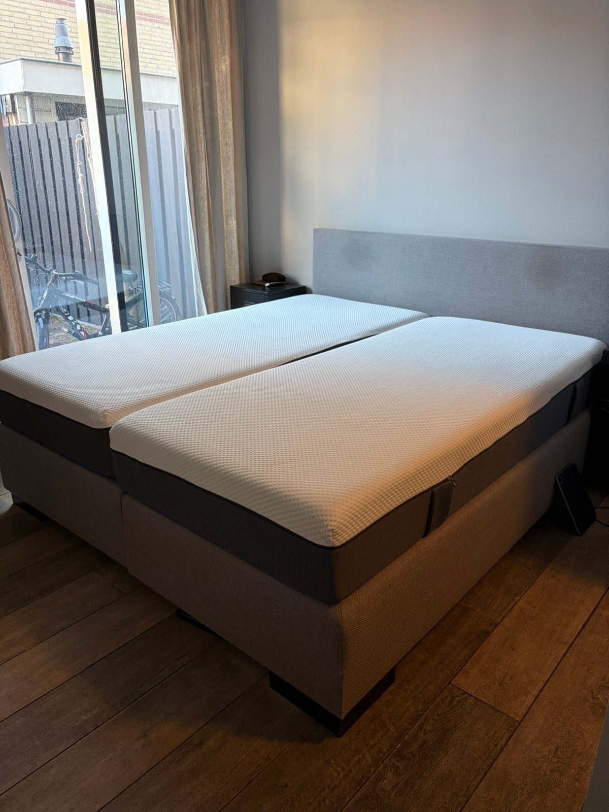 Boxspring bed grijs, Huis en Inrichting, Slaapkamer | Boxsprings, Ophalen, Tweepersoons, Zo goed als nieuw, 180 cm