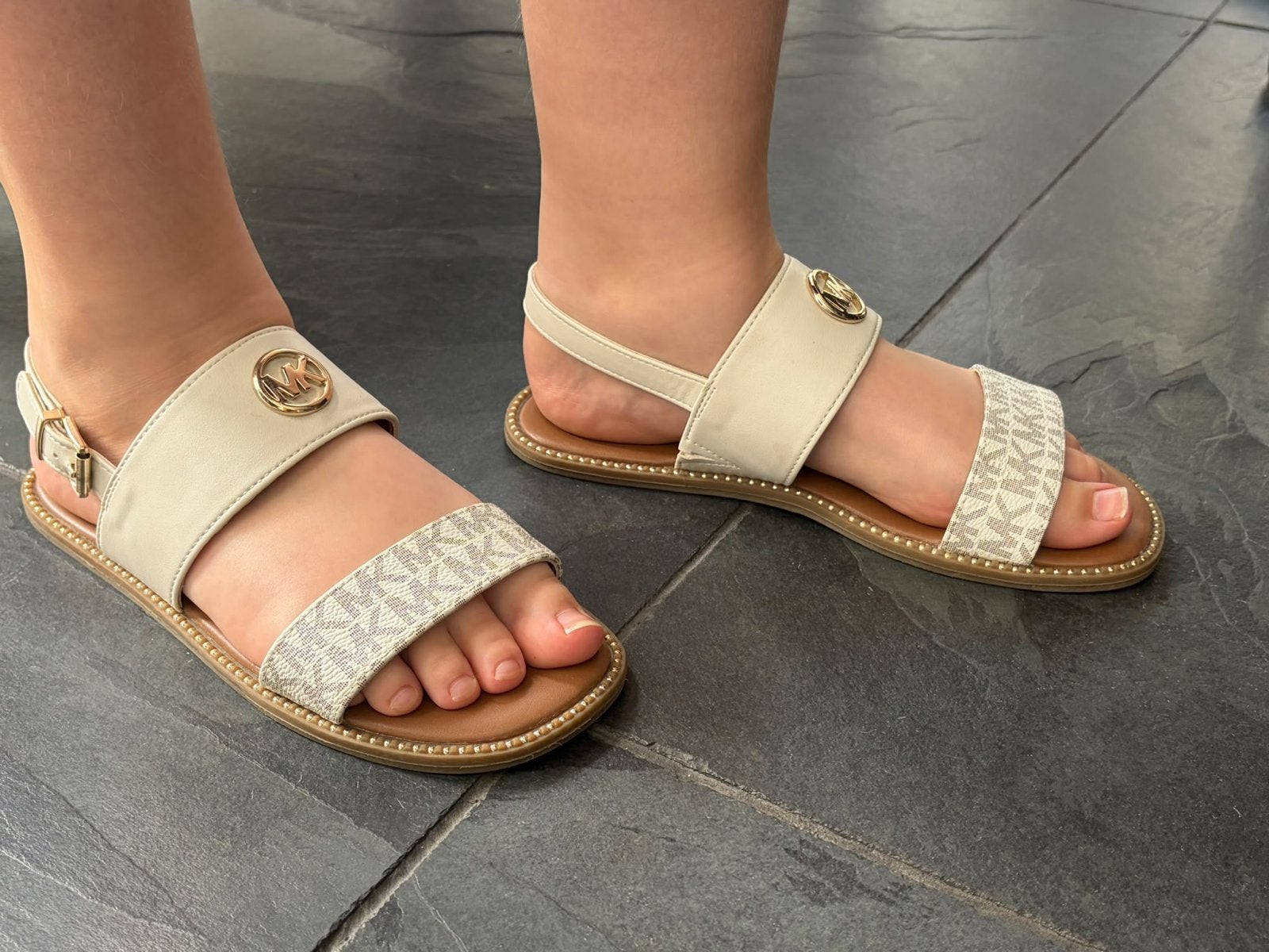 Michael Kors sandalen maat 35, Beige, Gedragen, Sandalen of Muiltjes, Ophalen of Verzenden