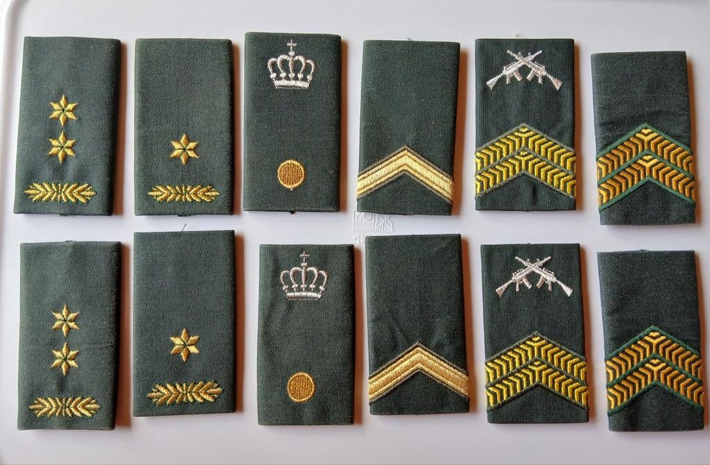 6 setjes schuifpassanten voor overhemd DT 2000, Verzamelen, Ophalen of Verzenden, Landmacht, Nederland