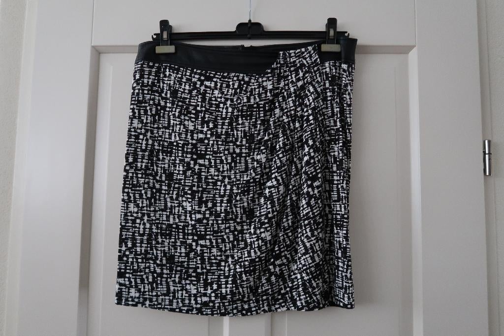 ALS NIEUW overslag rok zwart/wit gewerkt merk Expresso mt L, Expresso, Zwart, Maat 42/44 (L), Ophalen of Verzenden
