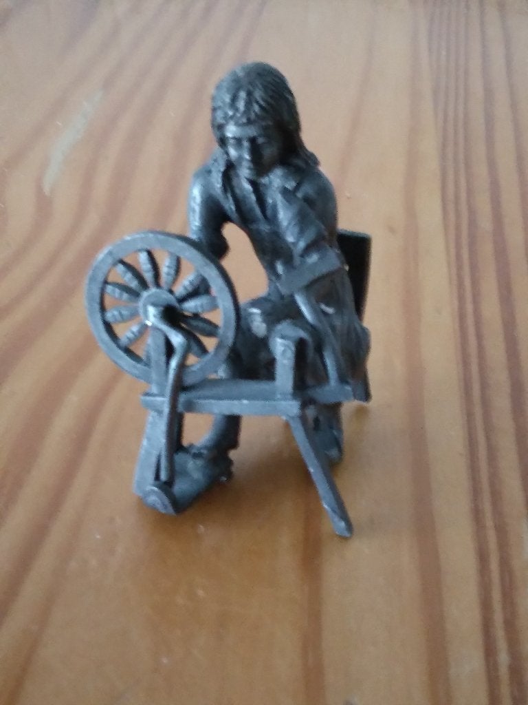 tin vrouw aan spinnewiel oude ambachten, Ophalen of Verzenden