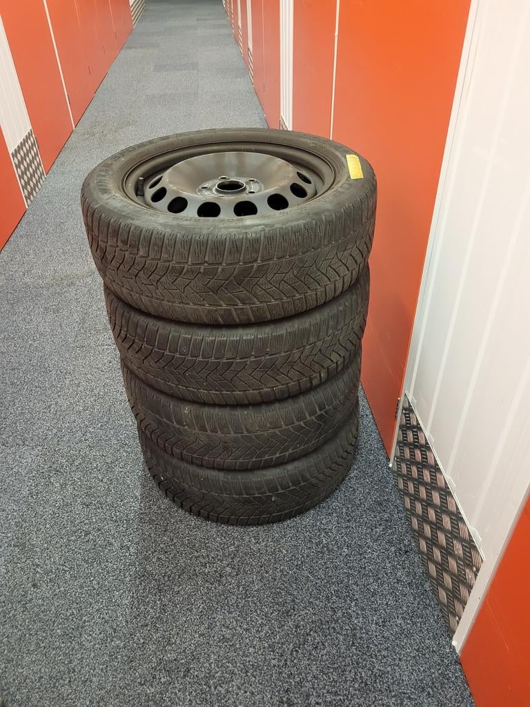 Te koop set stalen velgen met winterbanden 16 inch, Auto-onderdelen, 16 inch, 205 mm, Winterbanden, Ophalen of Verzenden