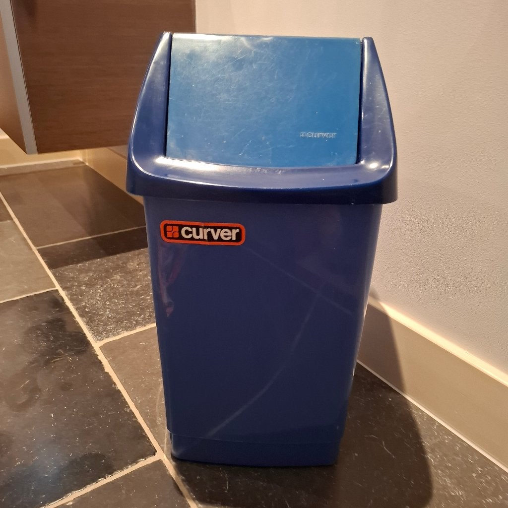 vintage / retro curver prullenbak blauw, Kunststof, Gebruikt, Ophalen of Verzenden, 20 tot 30 liter