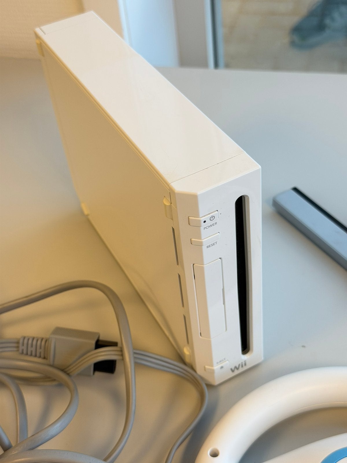 Japanse Nintendo Wii + 2 Stuur Kabels JPN Zonder controllers, Met stuurtje, Ophalen of Verzenden, Zo goed als nieuw, Zonder controller
