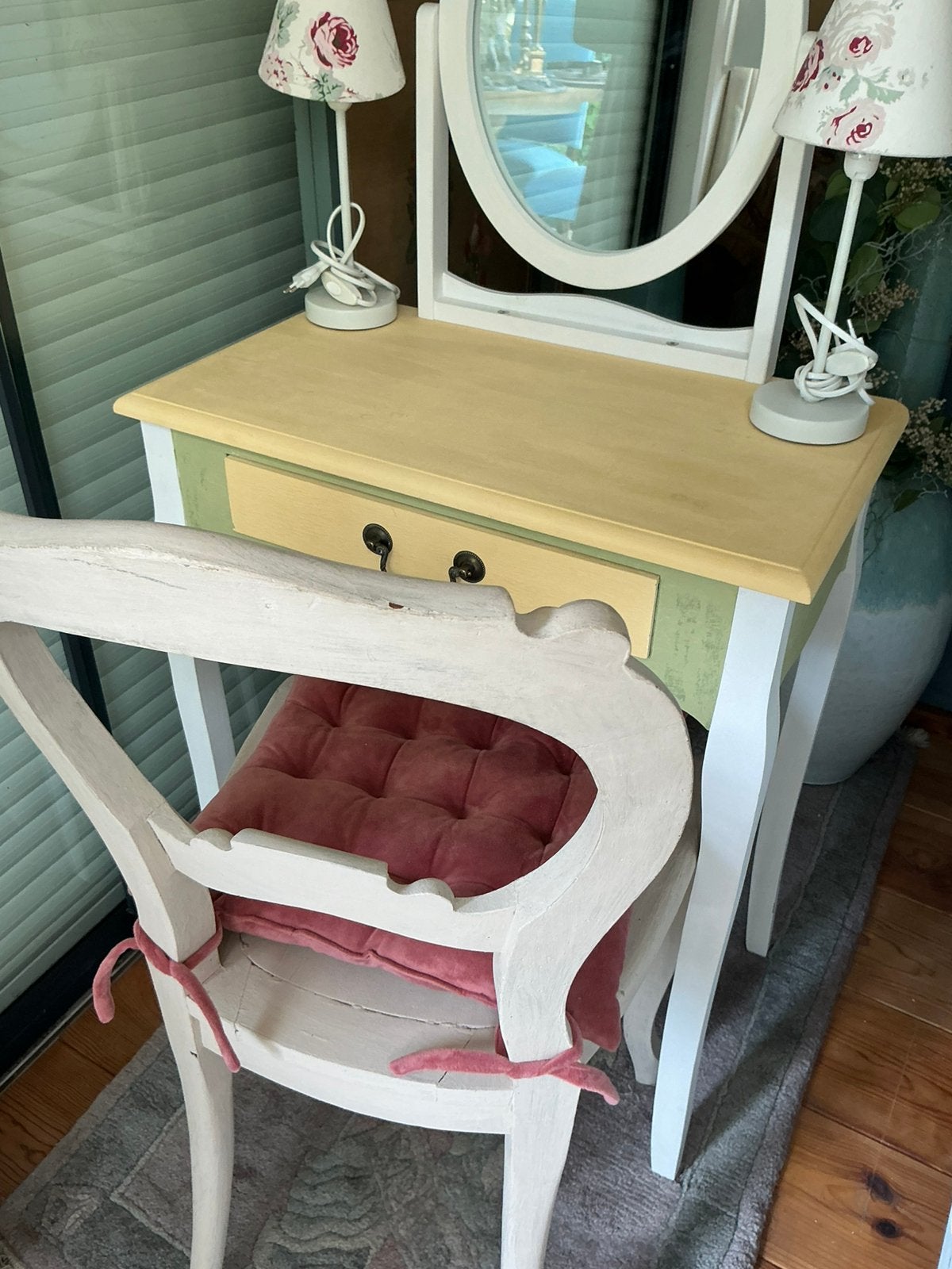 Mooie kaptafel met lampjes en stoeltje, Ophalen