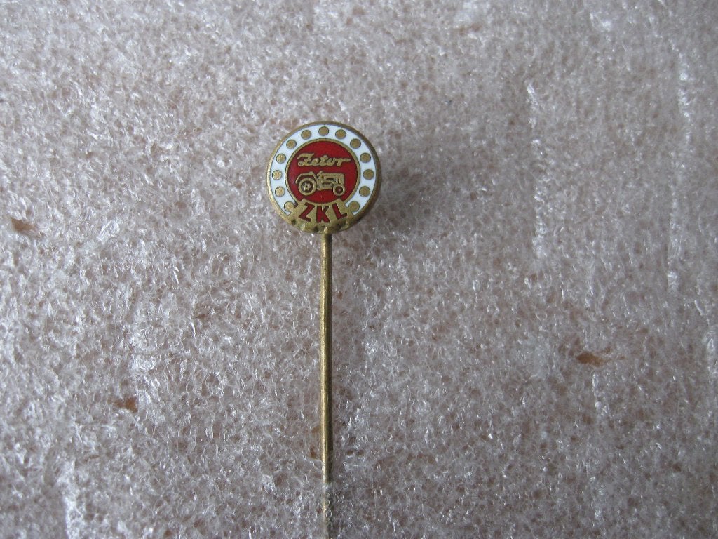 Mooie oude Emaille  ZETOR -TRACTOR - speldje, Verzamelen, Ophalen of Verzenden, Gebruikt, Overige onderwerpen