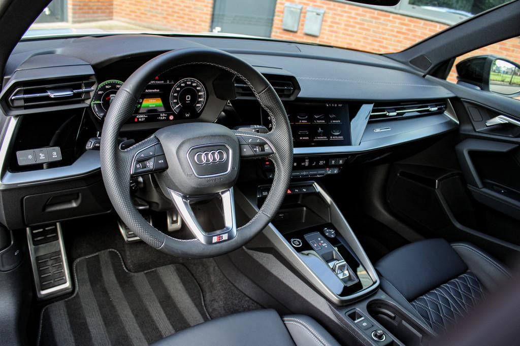 Audi A3 Sportback 45 TFSI e S edition Competition | Sportsto, Gebruikt, Zwart, 4 cilinders, Wit
