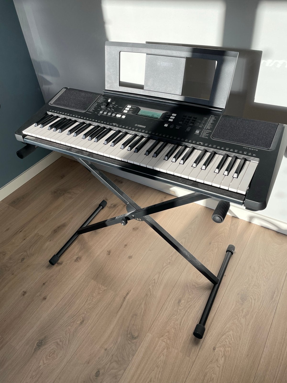 Yamaha PSR-E373 Keyboard met standaard en adapter, Ophalen, 61 toetsen, Yamaha, Zo goed als nieuw