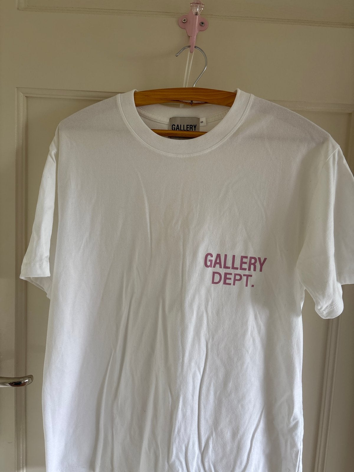 Gallery Dept. T-shirt - Wit met paarse opdruk, Kleding | Heren, Ophalen of Verzenden, Zo goed als nieuw, Maat 46 (S) of kleiner