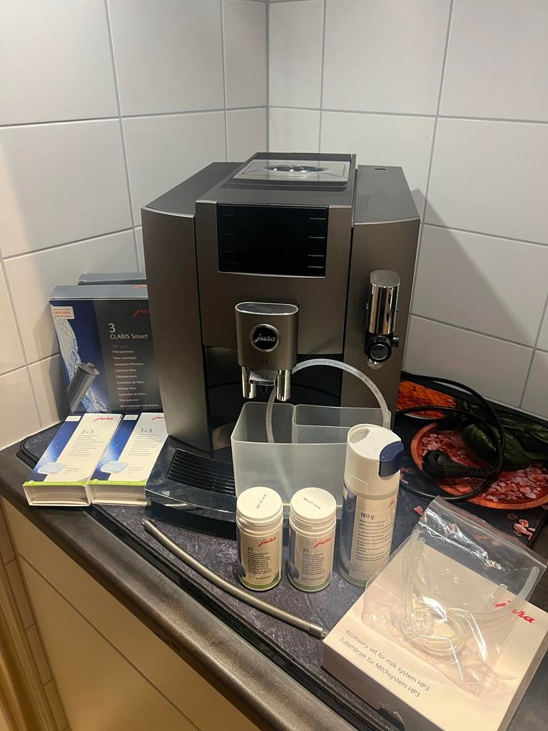 Jura E8 Dark Inox - Incl. schoonmaak accessoires, Witgoed en Apparatuur, Koffiezetapparaten, Ophalen, Afneembaar waterreservoir